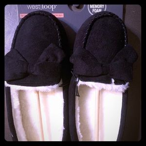 Women’s moccasin slippers